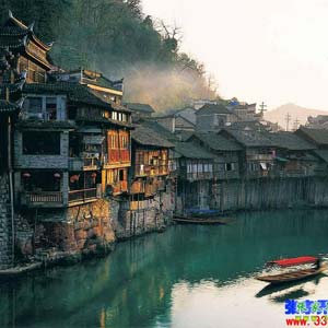 時(shí)尚商務(wù)C線(xiàn)：張家界、天門(mén)山、鳳凰古城四日游